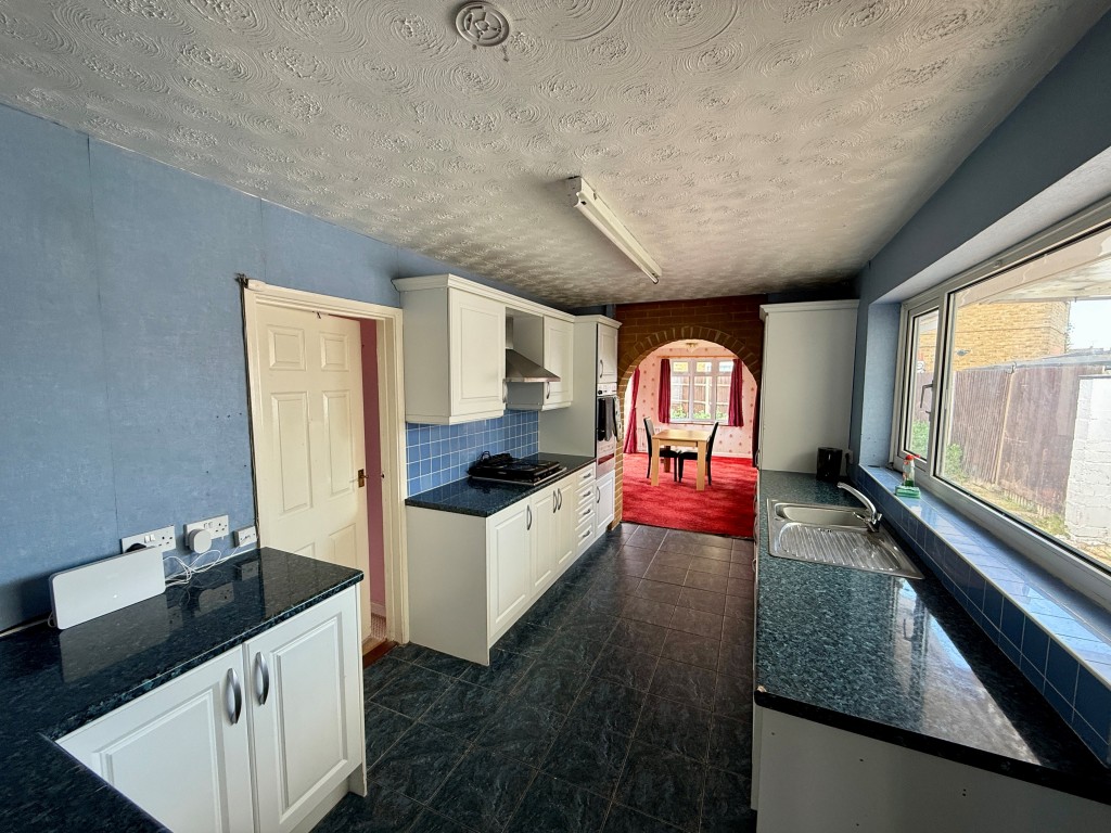 Lot: 106 - THREE-BEDROOM EXTENDED BUNGALOW FOR IMPROVEMENT - Kitchen